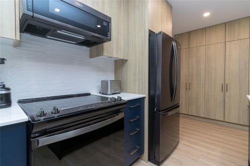 127-920 Reunion Ave, Langford, BC - Indoor Photo Showing Kitchen