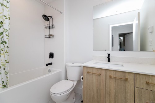127-920 Reunion Ave, Langford, BC - Indoor Photo Showing Bathroom