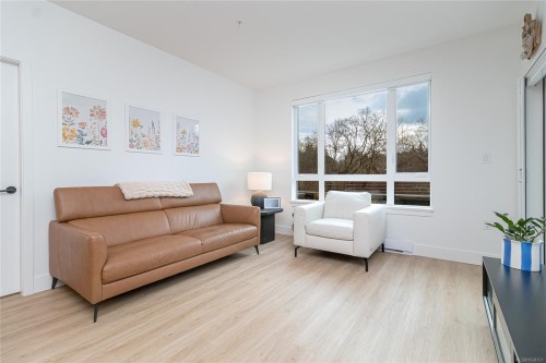127-920 Reunion Ave, Langford, BC - Indoor Photo Showing Living Room