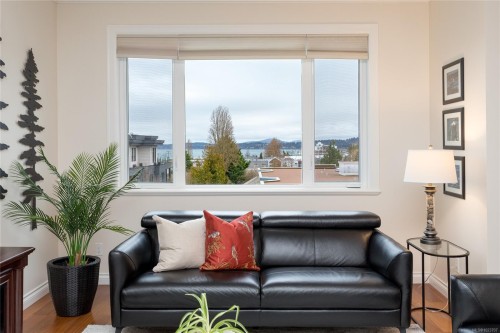 402-2409 Bevan Ave, Sidney, BC - Indoor Photo Showing Living Room