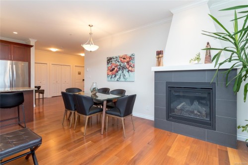 402-2409 Bevan Ave, Sidney, BC - Indoor With Fireplace