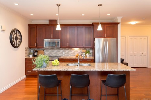 402-2409 Bevan Ave, Sidney, BC - Indoor Photo Showing Kitchen With Double Sink With Upgraded Kitchen
