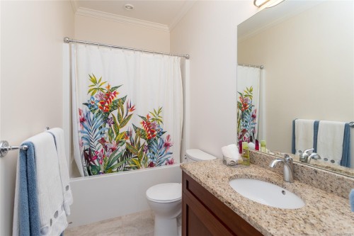 402-2409 Bevan Ave, Sidney, BC - Indoor Photo Showing Bathroom