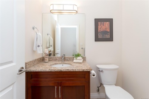 402-2409 Bevan Ave, Sidney, BC - Indoor Photo Showing Bathroom