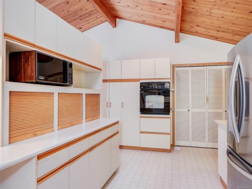 1829 Lands End Rd, North Saanich, BC 