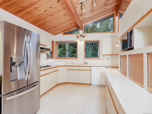 1829 Lands End Rd, North Saanich, BC 