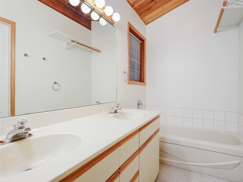 1829 Lands End Rd, North Saanich, BC 