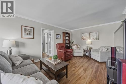 10 Derby Lane Unit# 401, Sarnia, ON - Indoor Photo Showing Living Room