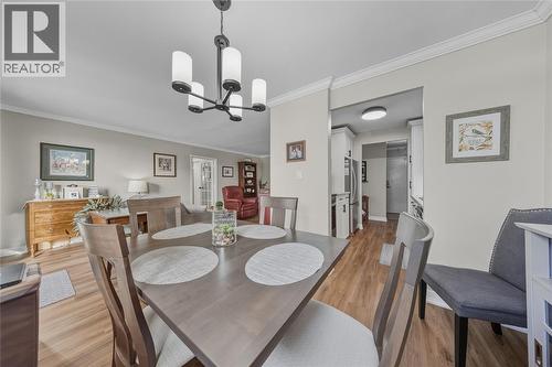 10 Derby Lane Unit# 401, Sarnia, ON - Indoor Photo Showing Dining Room