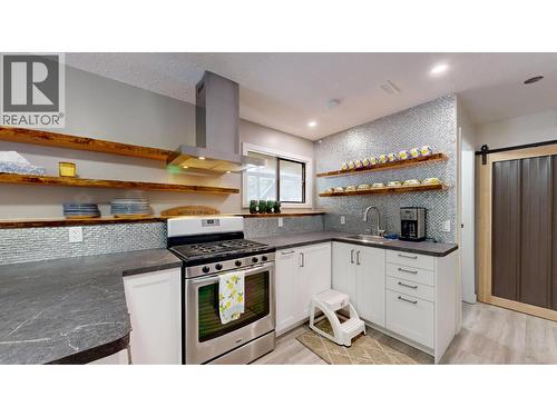 5040 Hansen Court, 108 Mile Ranch, BC - Indoor Photo Showing Kitchen