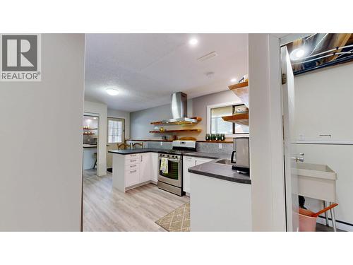 5040 Hansen Court, 108 Mile Ranch, BC - Indoor Photo Showing Kitchen
