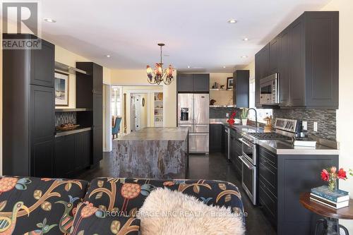 149 Main Street, St. Catharines (Port Dalhousie), ON - Indoor Photo Showing Kitchen With Upgraded Kitchen