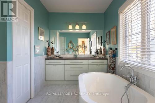 149 Main Street, St. Catharines (Port Dalhousie), ON - Indoor Photo Showing Bathroom