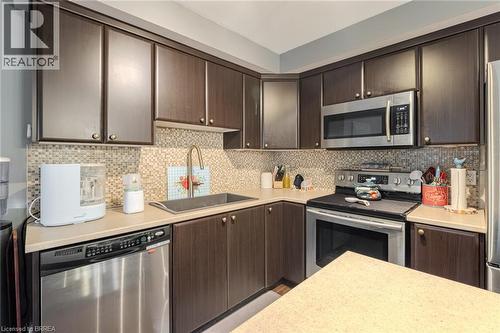 20 Mcconkey Crescent Unit# 46, Brantford, ON - Indoor Photo Showing Kitchen With Upgraded Kitchen