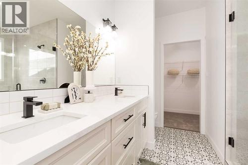 332 Rivergrove Chase W, Lethbridge, AB - Indoor Photo Showing Bathroom