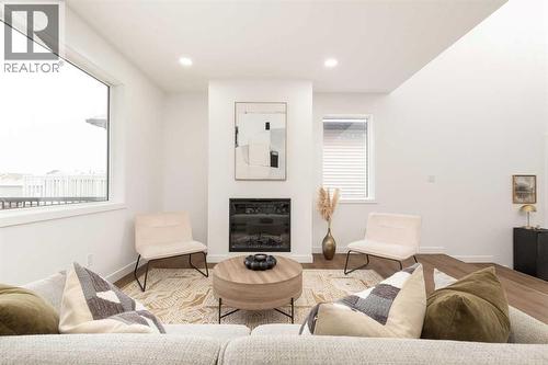 332 Rivergrove Chase W, Lethbridge, AB - Indoor Photo Showing Living Room