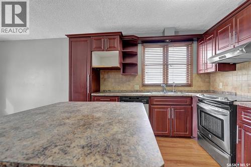 219 Mccarthy Boulevard N, Regina, SK - Indoor Photo Showing Kitchen