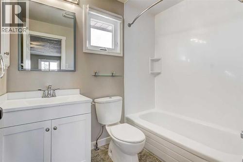 83 Hawkfield Crescent Nw, Calgary, AB - Indoor Photo Showing Bathroom
