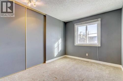 83 Hawkfield Crescent Nw, Calgary, AB - Indoor Photo Showing Other Room