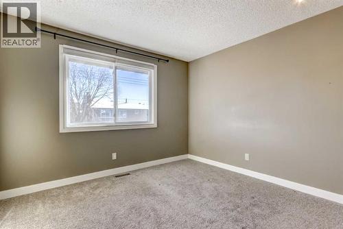 83 Hawkfield Crescent Nw, Calgary, AB - Indoor Photo Showing Other Room