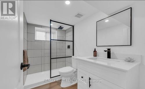 413 Paling Avenue, Hamilton, ON - Indoor Photo Showing Bathroom