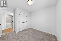 Bedroom with closet - 