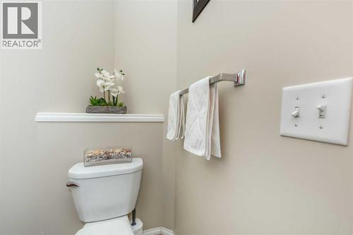 212 Silverado Range Heights Sw, Calgary, AB - Indoor Photo Showing Bathroom
