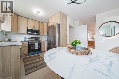 131 Welbourn Drive, Hamilton, ON - Indoor Photo Showing Kitchen