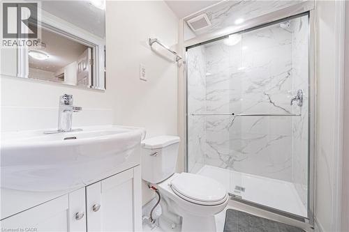 131 Welbourn Drive, Hamilton, ON - Indoor Photo Showing Bathroom