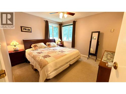 570 Eholt Street, Midway, BC - Indoor Photo Showing Bedroom