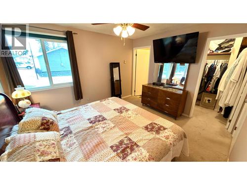 570 Eholt Street, Midway, BC - Indoor Photo Showing Bedroom