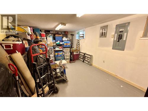 570 Eholt Street, Midway, BC - Indoor