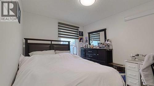 559 Abinger Road Ne, Calgary, AB - Indoor Photo Showing Bedroom