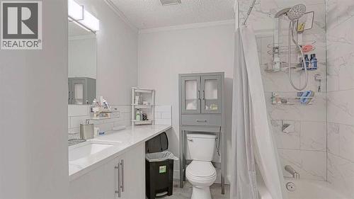 559 Abinger Road Ne, Calgary, AB - Indoor Photo Showing Bathroom