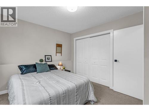 588 Mccurdy Road, Kelowna, BC - Indoor Photo Showing Bedroom