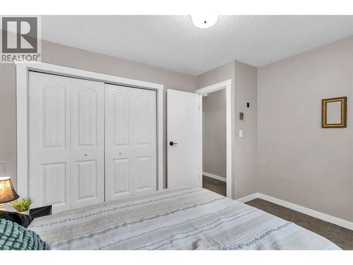 Large closet area - 588 Mccurdy Road, Kelowna, BC - Indoor Photo Showing Bedroom