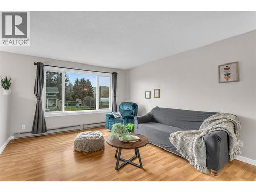 Resealed around window and replaced trim and baseboard - 588 Mccurdy Road, Kelowna, BC - Indoor Photo Showing Living Room