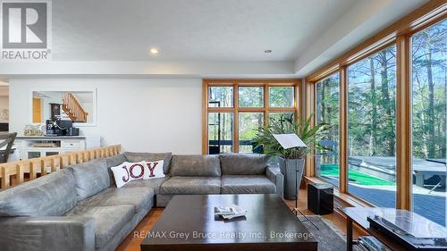 128 Thornridge Road, Meaford, ON - Indoor Photo Showing Living Room