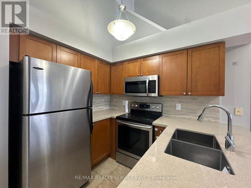 6 - 3032 Clayhill Road, Mississauga, ON - Indoor Photo Showing Kitchen With Double Sink