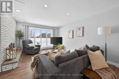 4024 River Road, Haldimand, ON - Indoor Photo Showing Living Room