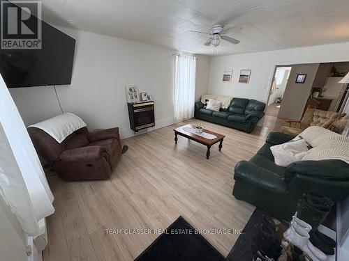 269 Richmond Street, North Middlesex (Parkhill), ON - Indoor Photo Showing Living Room