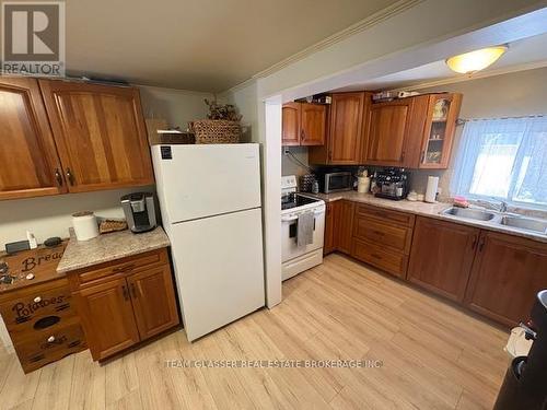269 Richmond Street, North Middlesex (Parkhill), ON - Indoor Photo Showing Kitchen With Double Sink