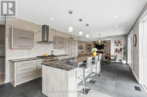 532 Leimerk Court, Ottawa, ON - Indoor Photo Showing Kitchen With Upgraded Kitchen