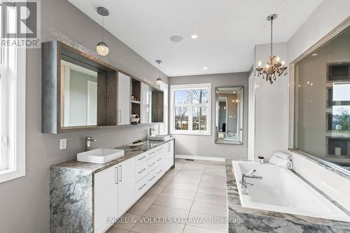 532 Leimerk Court, Ottawa, ON - Indoor Photo Showing Bathroom