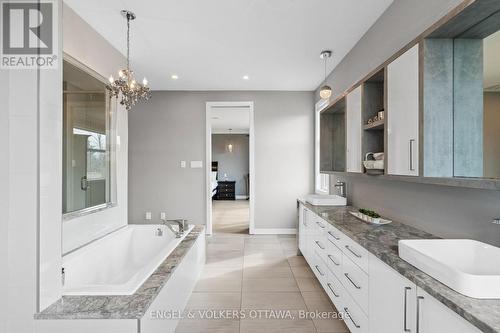 532 Leimerk Court, Ottawa, ON - Indoor Photo Showing Bathroom