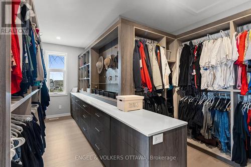 532 Leimerk Court, Ottawa, ON - Indoor With Storage
