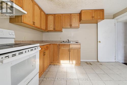154 Fares Street, Port Colborne (East Village), ON - Indoor Photo Showing Kitchen With Double Sink