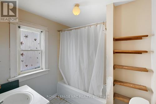 154 Fares Street, Port Colborne (East Village), ON - Indoor Photo Showing Bathroom