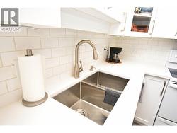 Beautiful tile backsplash in kitchen - 