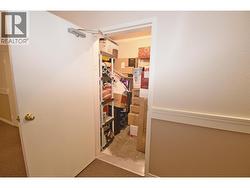 Very spacious storage locker - 